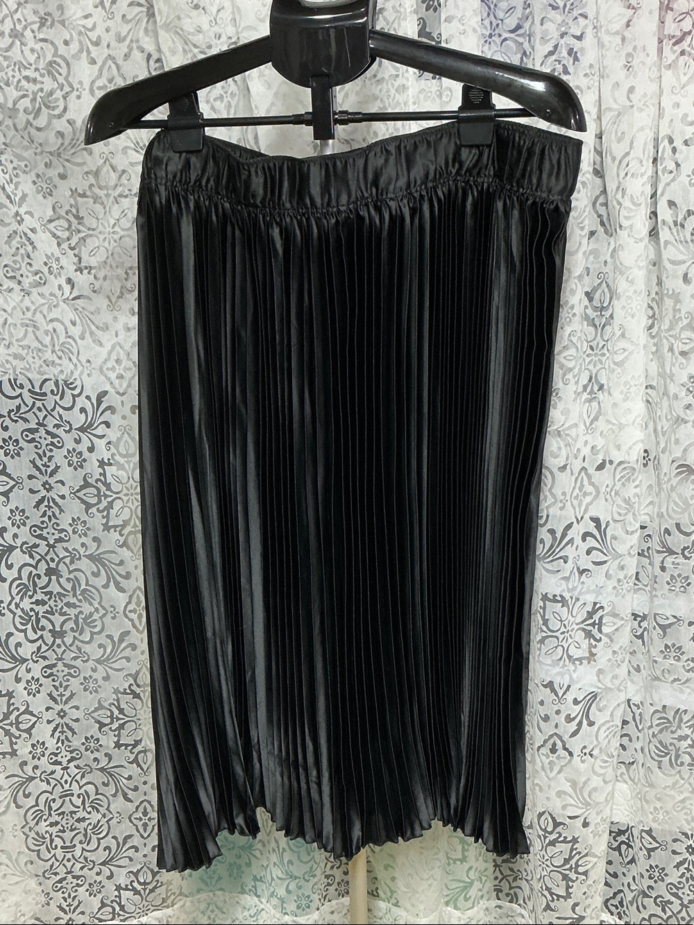 🟤 Terra & Sky Black Pleated Midi Skirt with Elastic Waistband